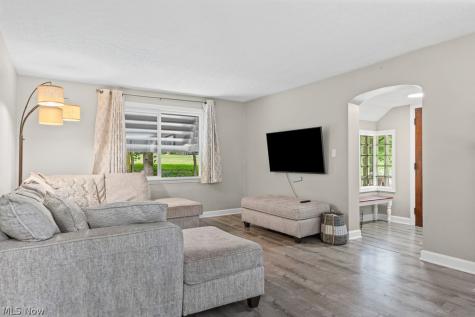 1942 Edwards Drive Akron OH 44306