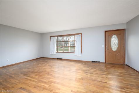 6860 Beridge Street Louisville OH 44641