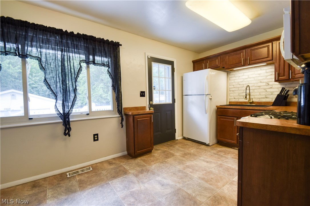 502 Roosevelt Drive Geneva OH 44041