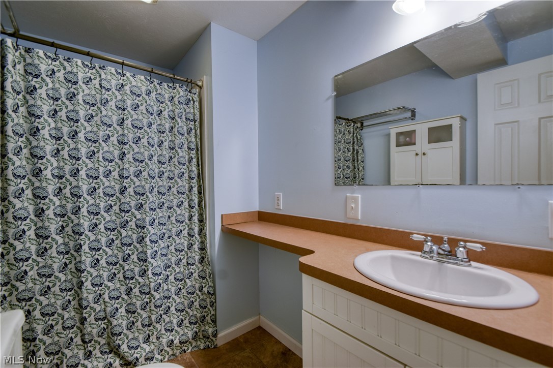 502 Roosevelt Drive Geneva OH 44041