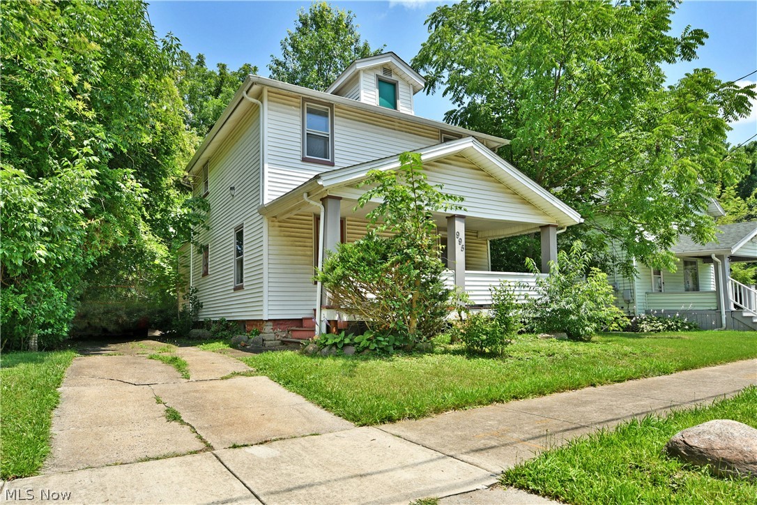 995 Glenwood Street NE Warren OH 44483