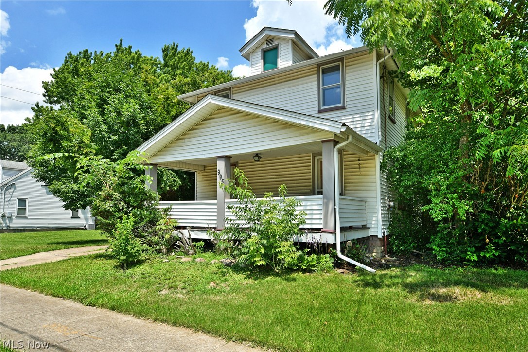995 Glenwood Street NE Warren OH 44483