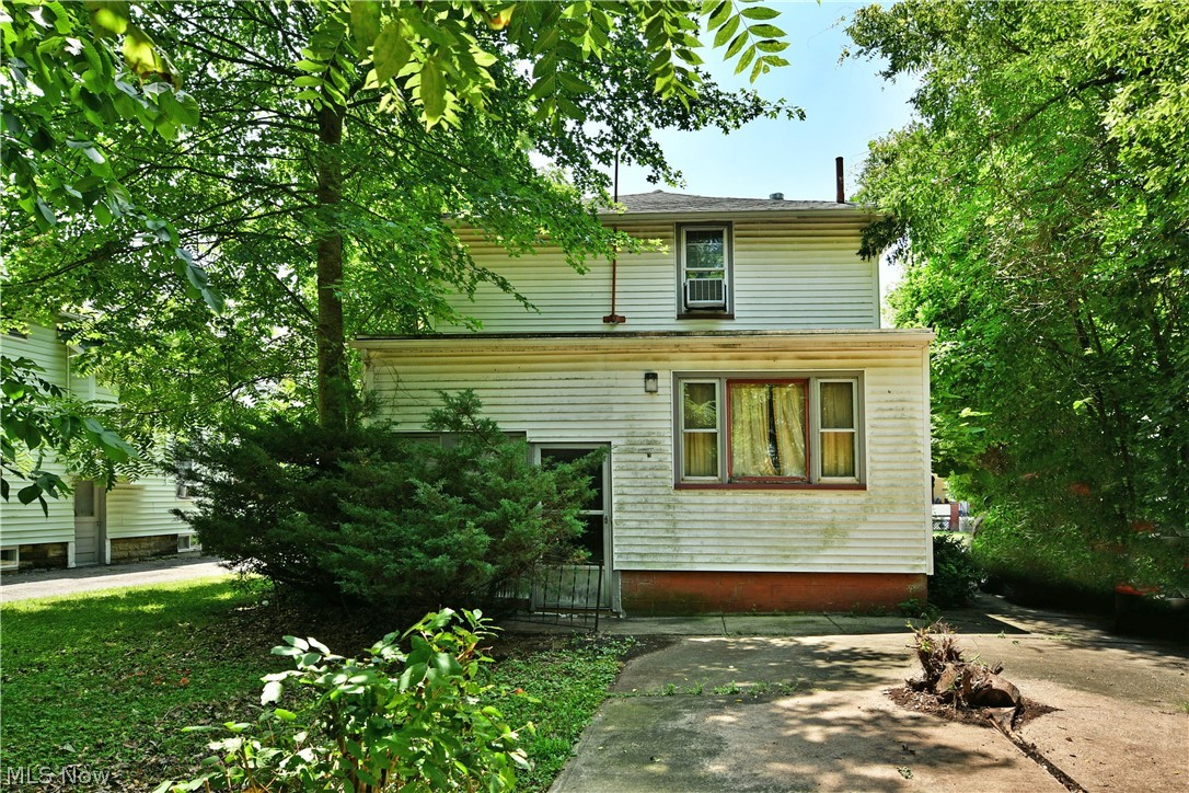 995 Glenwood Street NE Warren OH 44483