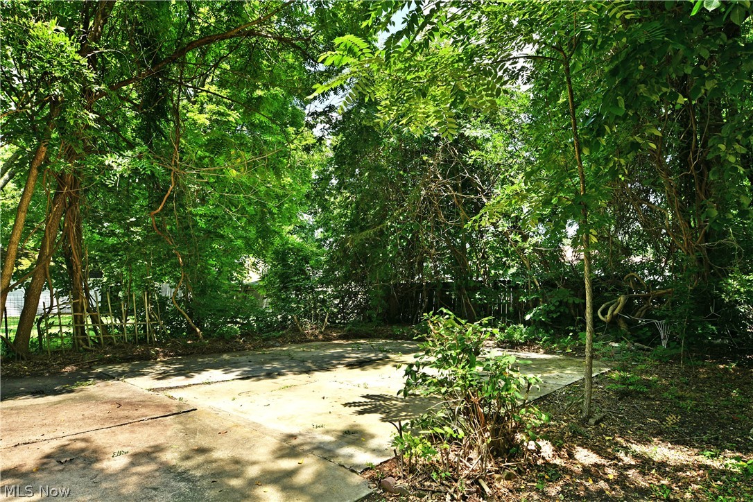 995 Glenwood Street NE Warren OH 44483
