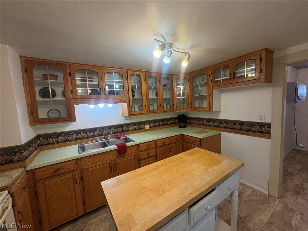 2848 Liberty Street Rock Creek OH 44084