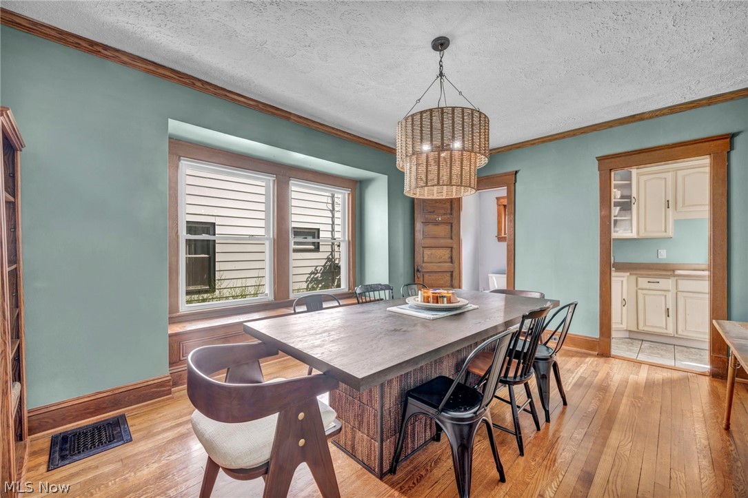 1593 Cohassett Avenue Lakewood OH 44107