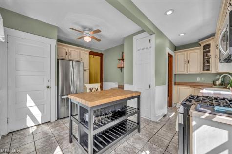 1593 Cohassett Avenue Lakewood OH 44107