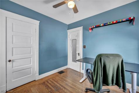 1593 Cohassett Avenue Lakewood OH 44107