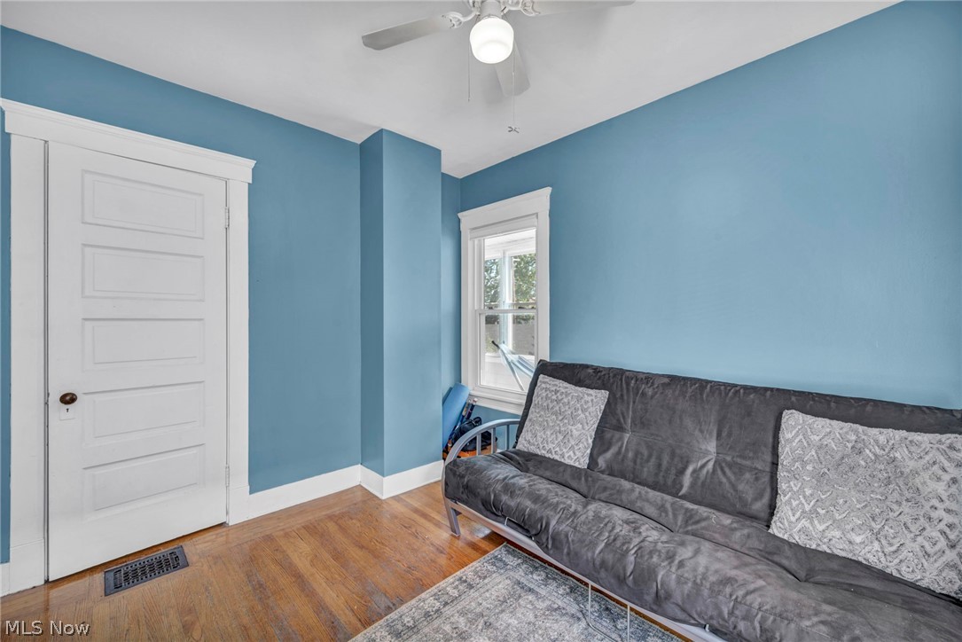 1593 Cohassett Avenue Lakewood OH 44107
