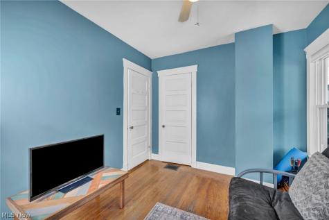 1593 Cohassett Avenue Lakewood OH 44107