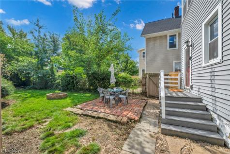 1593 Cohassett Avenue Lakewood OH 44107