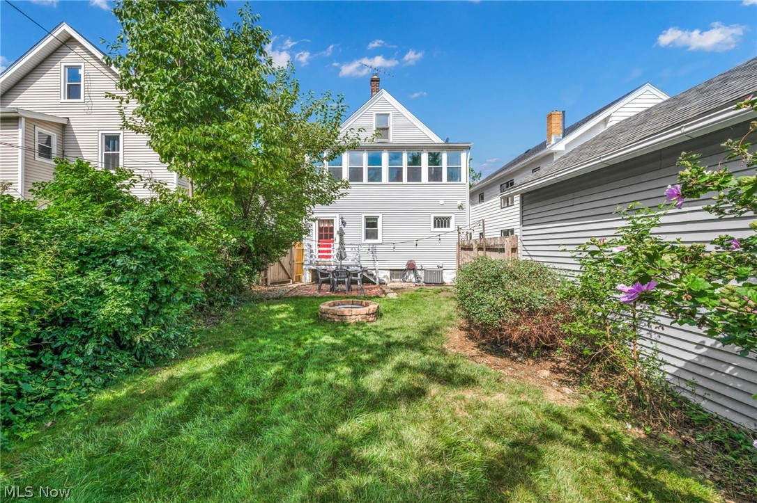 1593 Cohassett Avenue Lakewood OH 44107