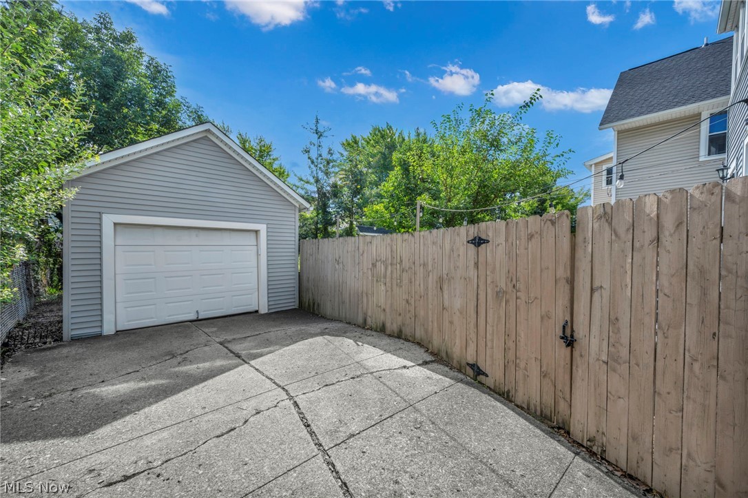 1593 Cohassett Avenue Lakewood OH 44107