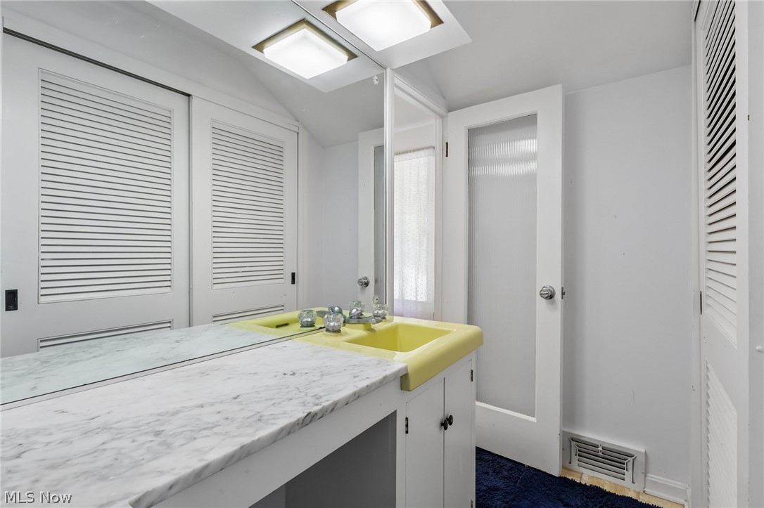 2964 Green Road Shaker Heights OH 44122