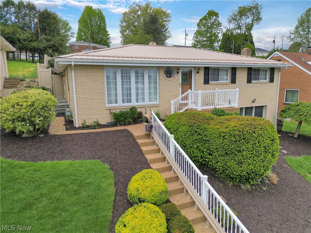 2711 Whitehaven Boulevard Steubenville OH 43952