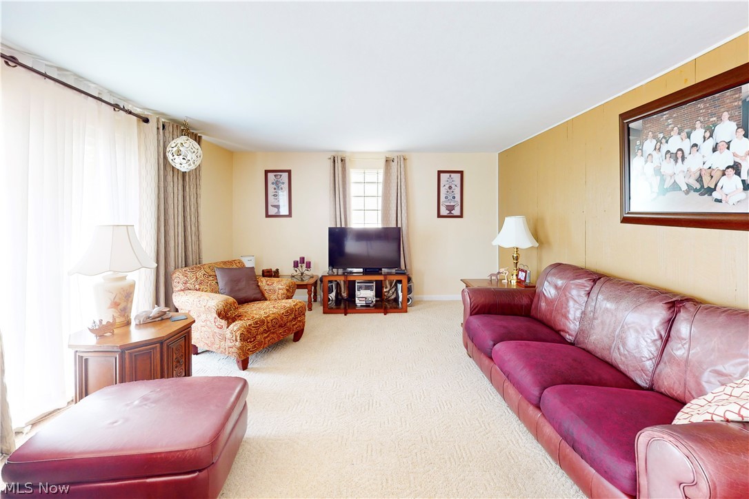 2711 Whitehaven Boulevard Steubenville OH 43952