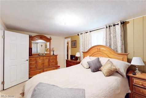 2711 Whitehaven Boulevard Steubenville OH 43952