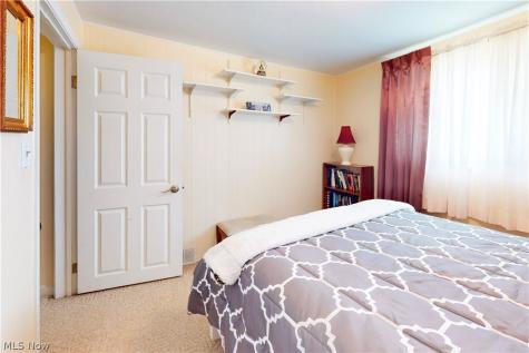 2711 Whitehaven Boulevard Steubenville OH 43952