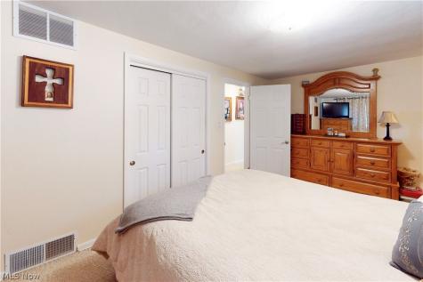 2711 Whitehaven Boulevard Steubenville OH 43952