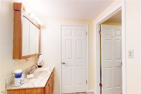 2711 Whitehaven Boulevard Steubenville OH 43952