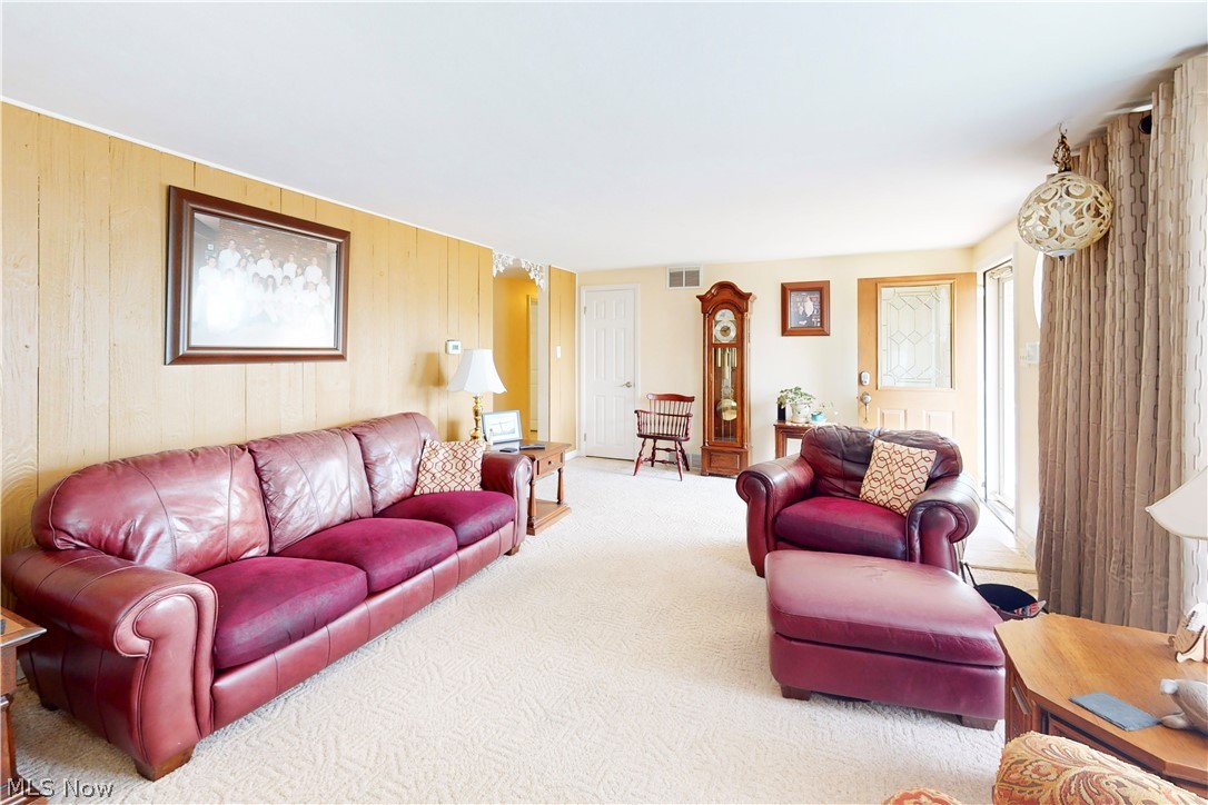 2711 Whitehaven Boulevard Steubenville OH 43952