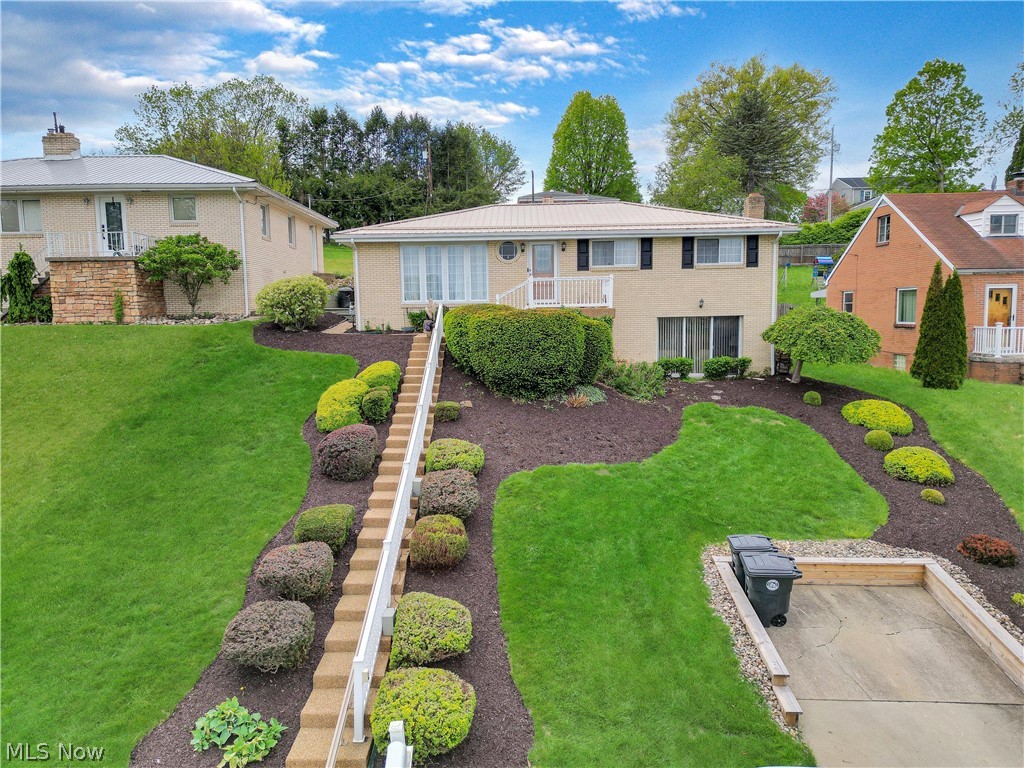 2711 Whitehaven Boulevard Steubenville OH 43952