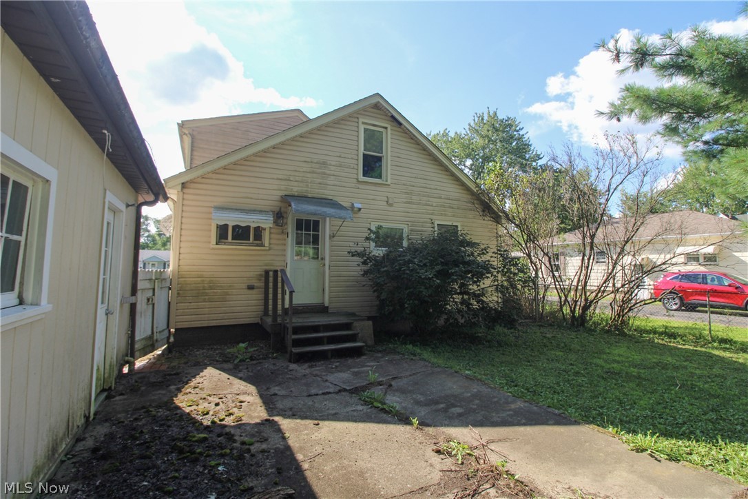 4484 Nutwood Avenue NW Warren OH 44483