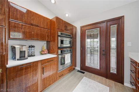 984 Elizabeth Court Cuyahoga Falls OH 44221