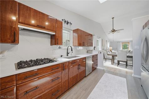 984 Elizabeth Court Cuyahoga Falls OH 44221