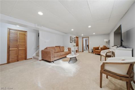 984 Elizabeth Court Cuyahoga Falls OH 44221