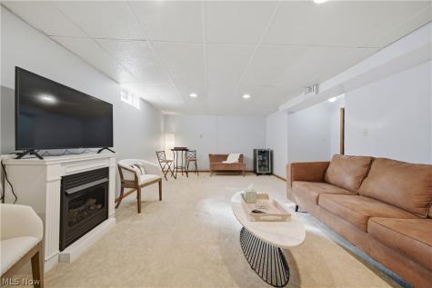 984 Elizabeth Court Cuyahoga Falls OH 44221