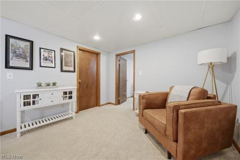 984 Elizabeth Court Cuyahoga Falls OH 44221