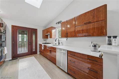984 Elizabeth Court Cuyahoga Falls OH 44221