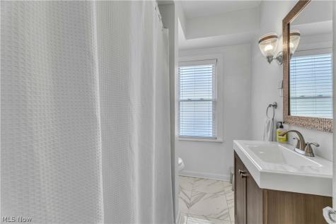 1252 Andrews Avenue Lakewood OH 44107