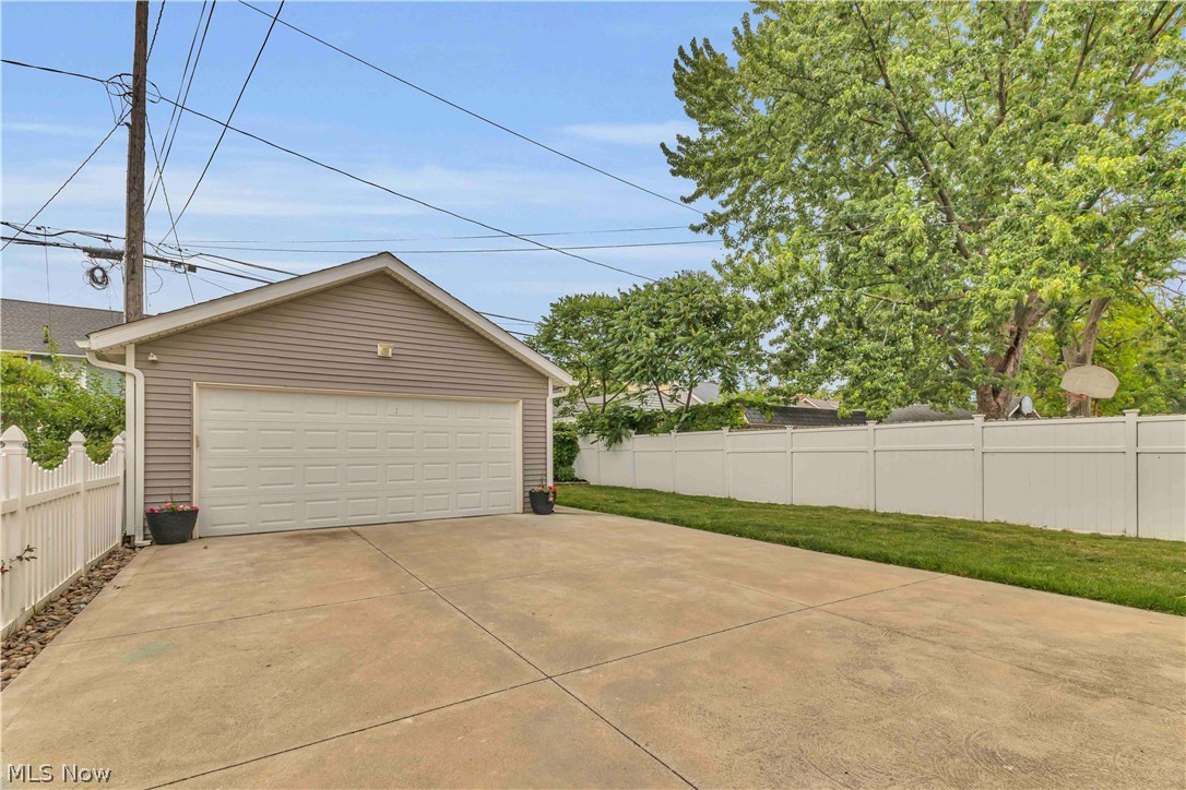 1252 Andrews Avenue Lakewood OH 44107
