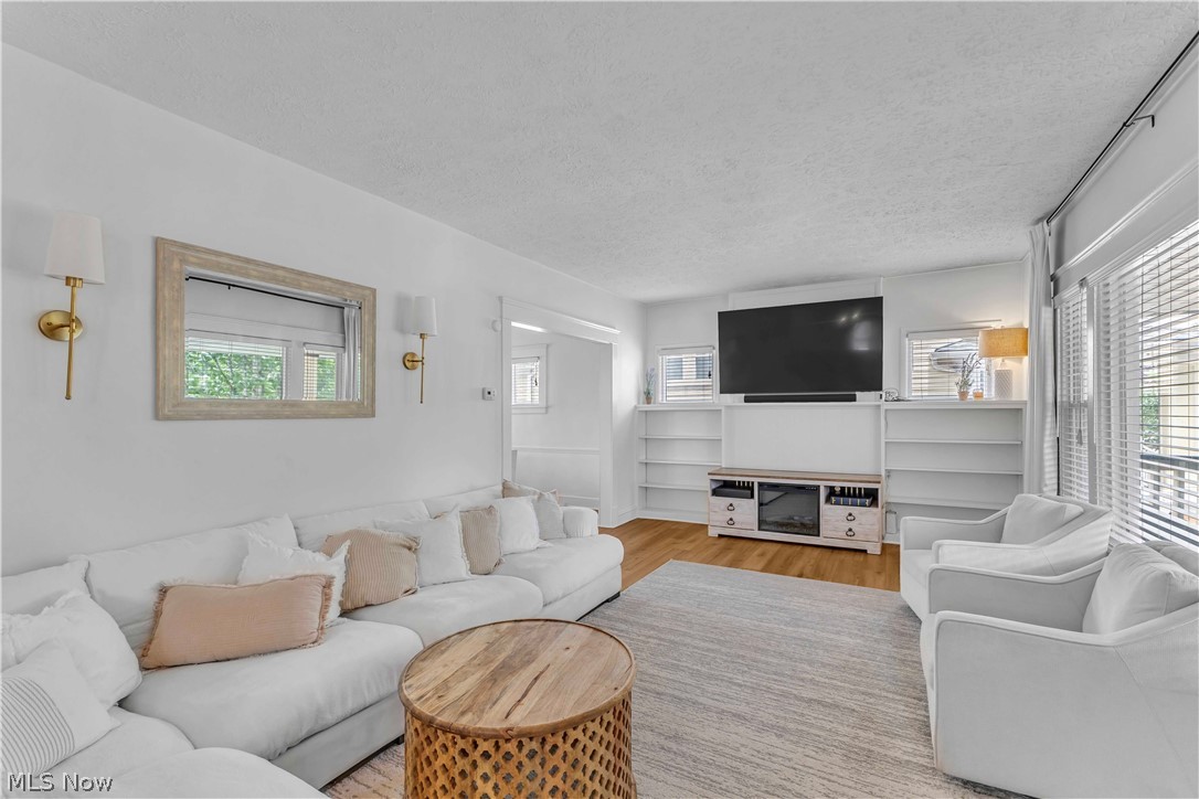 1252 Andrews Avenue Lakewood OH 44107