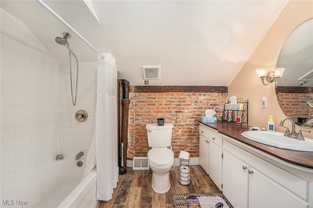 249 W Main Street Madison OH 44057