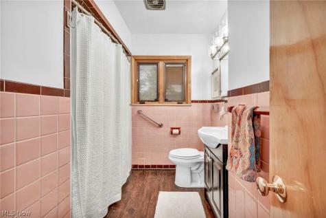 24303 Lake Road Bay Village OH 44140