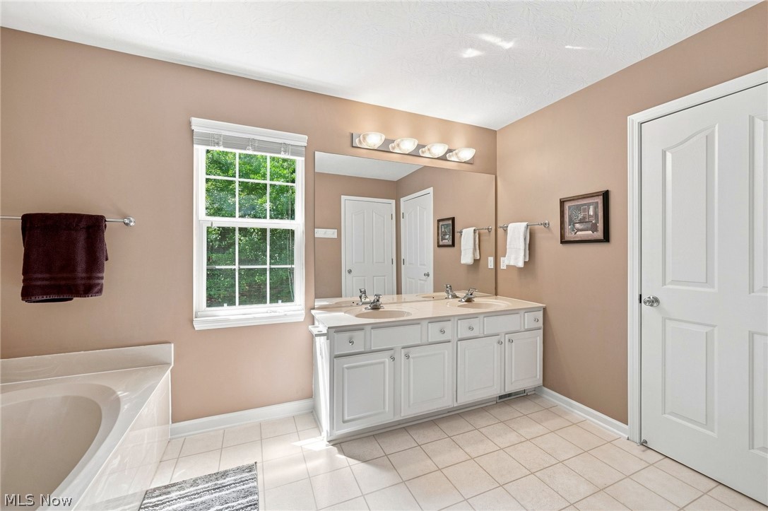 9144 Oakview Court Twinsburg OH 44087