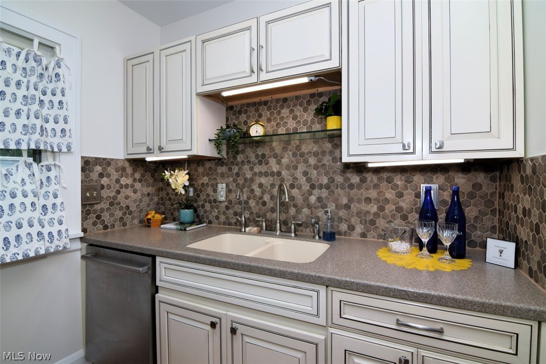 2453 Kingston Road Cleveland Heights OH 44118