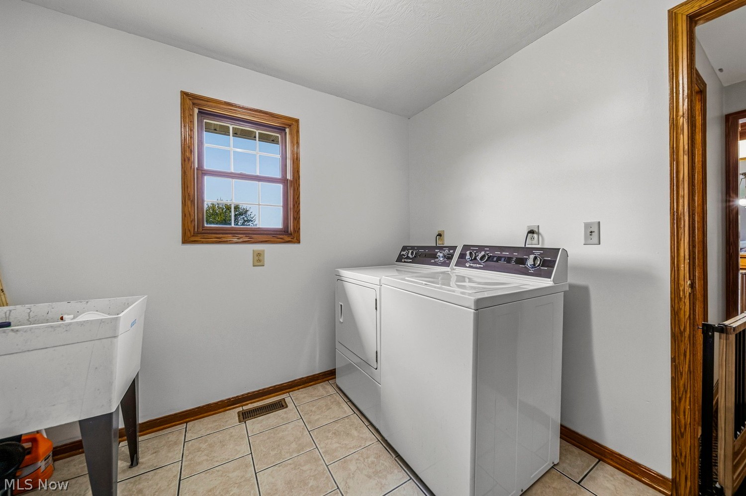22144 West Road Wellington OH 44090