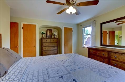 16204 W Park Road Cleveland OH 44111