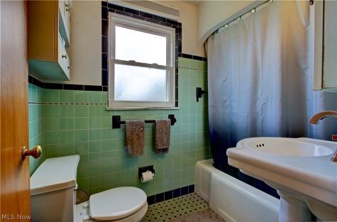 16204 W Park Road Cleveland OH 44111