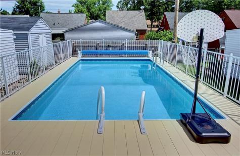 16204 W Park Road Cleveland OH 44111