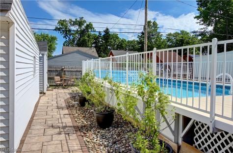 16204 W Park Road Cleveland OH 44111