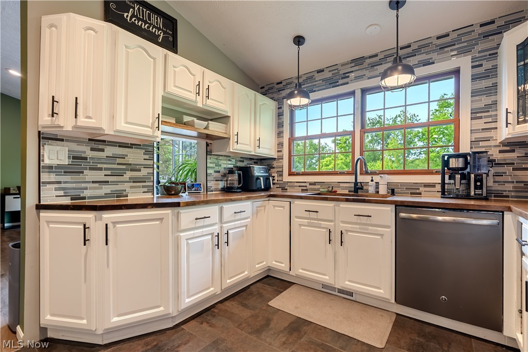 207 Mount Pleasant Road Green OH 44216