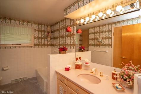 5345 Schario Road NW Canton OH 44718