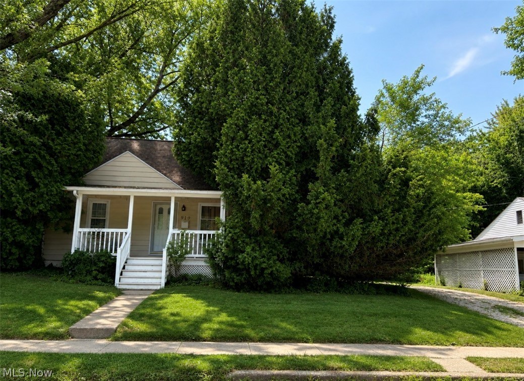 910 E 14th Street Ashtabula OH 44004