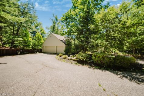 999 Chestnut Run Gates Mills OH 44040