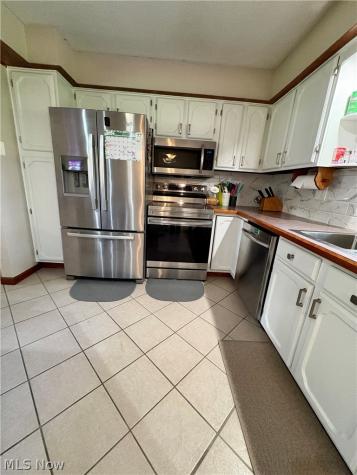 126 Valley Forge Circle Elyria OH 44035